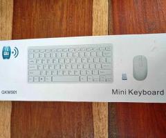 Teclado Mini + Mouse - Conjunto Compacto e Prático
